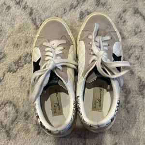 Super cute Vintage Havana low top shoes*PRICE IS NEGOTIABLE*